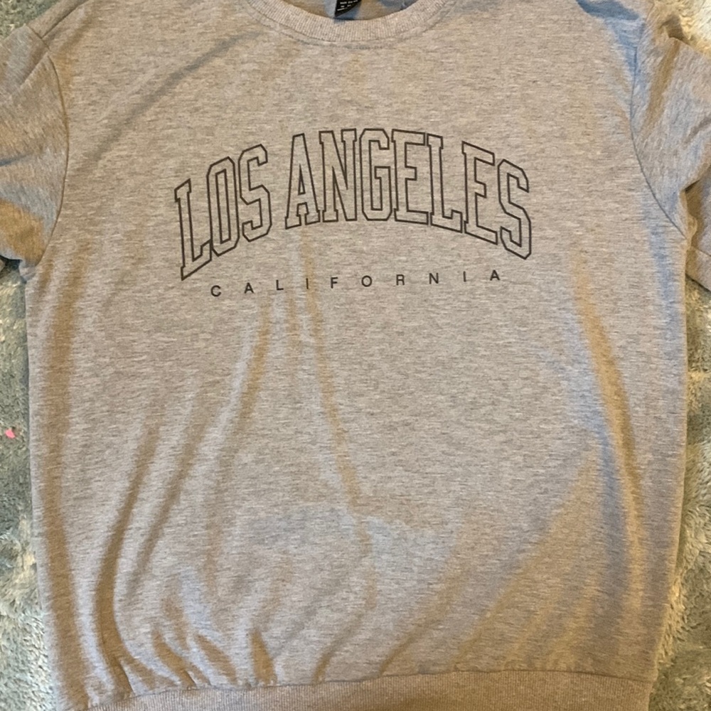 Los Angeles crew neck. Size M